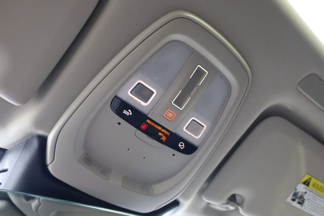 Used 2025 Volvo XC60 B5 Plus image 21