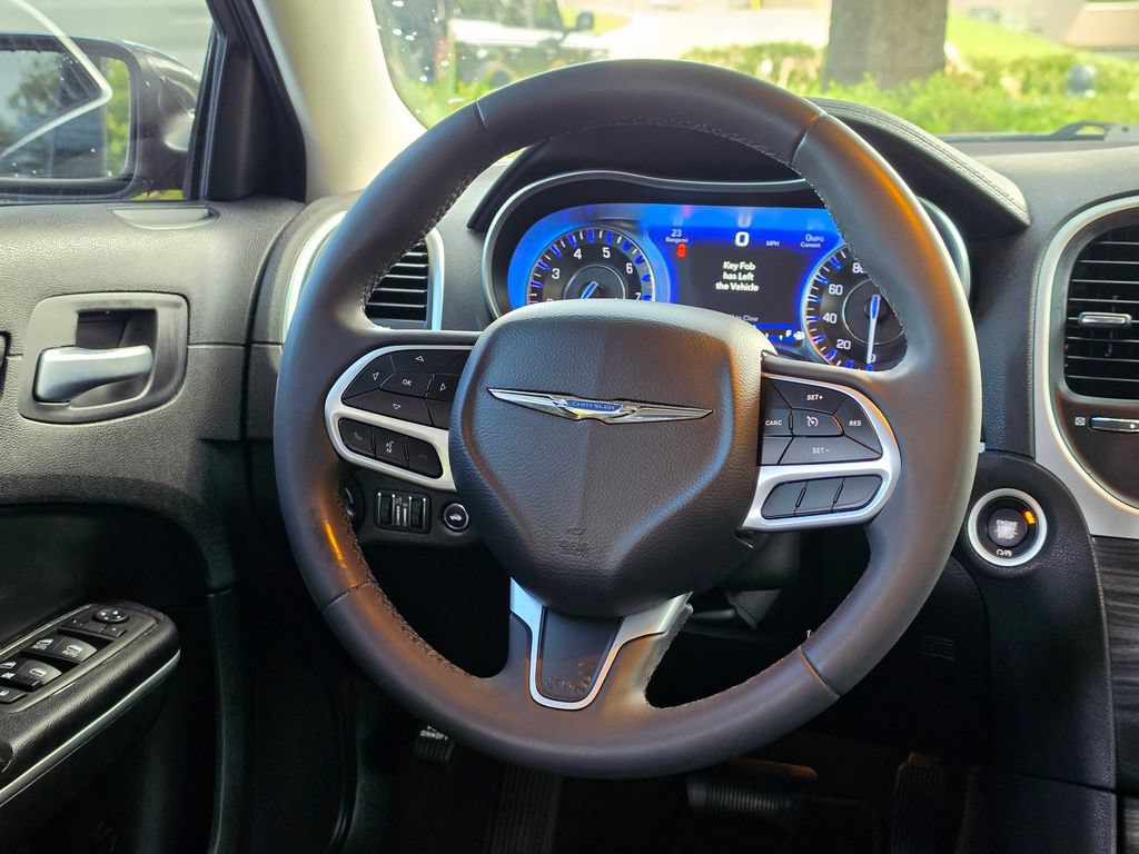 Used 2022 Chrysler 300 Touring L RWD image 20