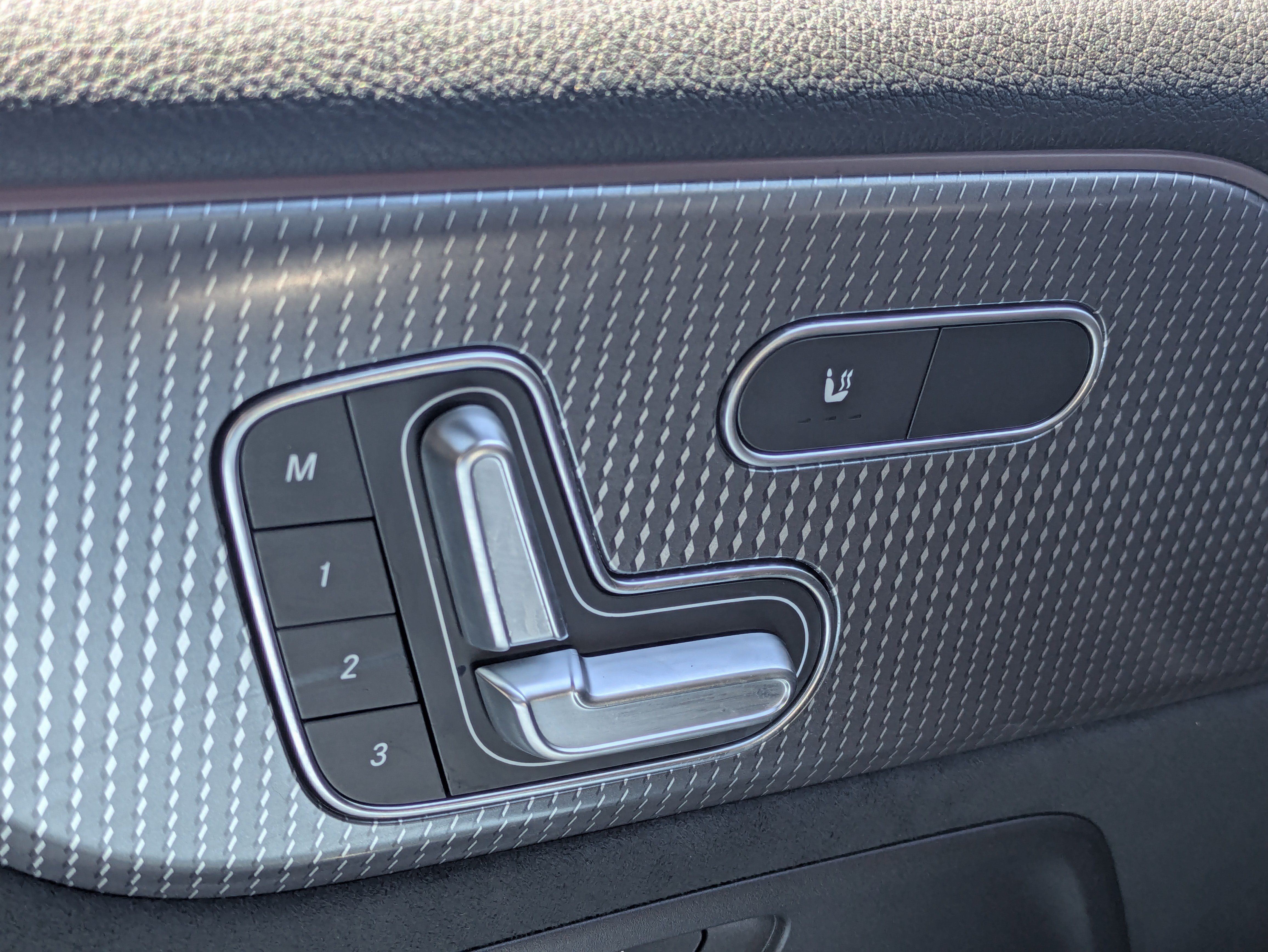 Used 2023 Mercedes-Benz EQB 300 4MATIC image 22