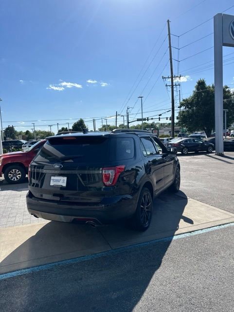 Used 2017 Ford Explorer XLT w/ XLT Technology Feature Bundle AWD/4WD image 7