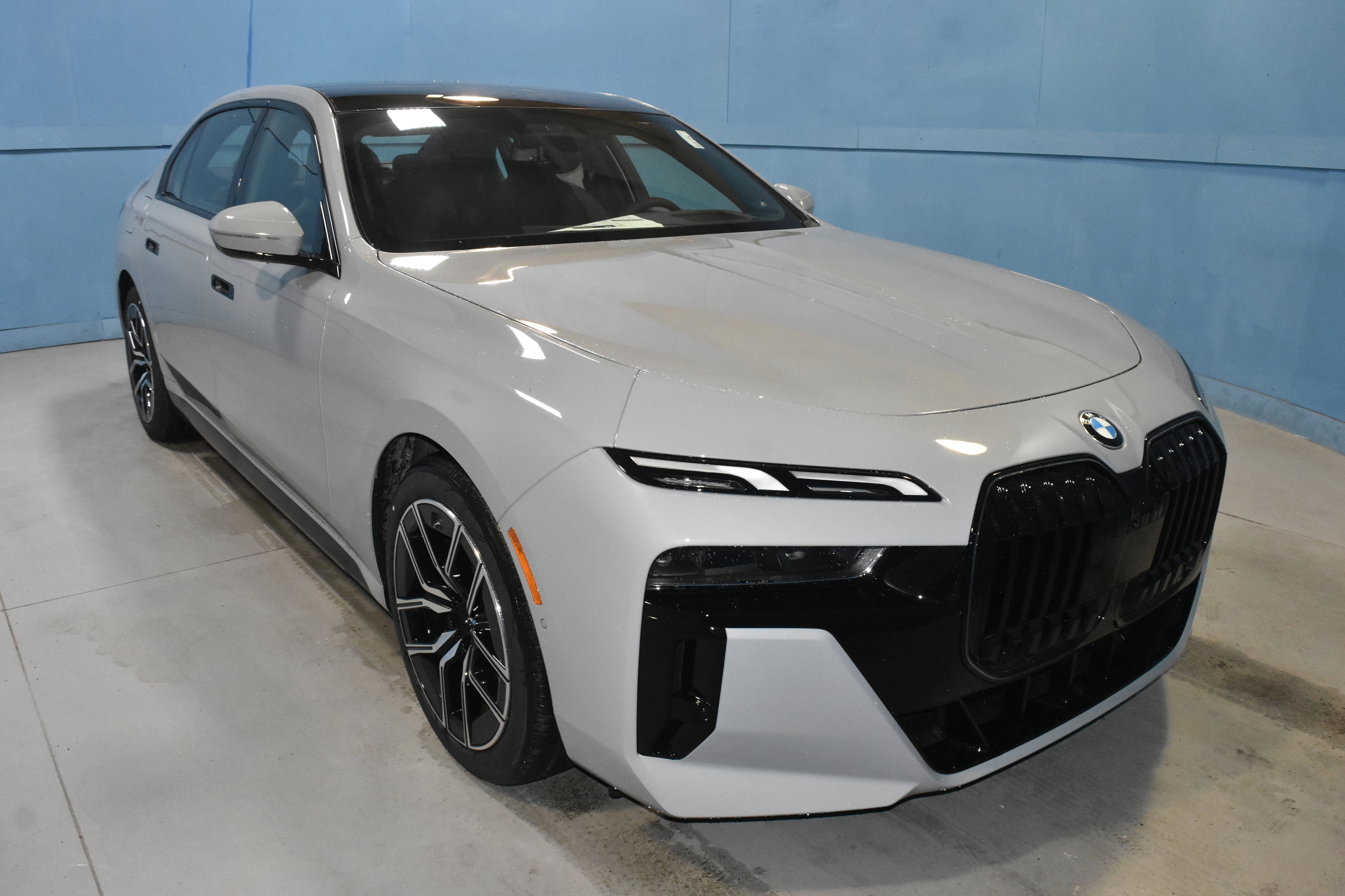 New 2026 BMW 740i xDrive image 1