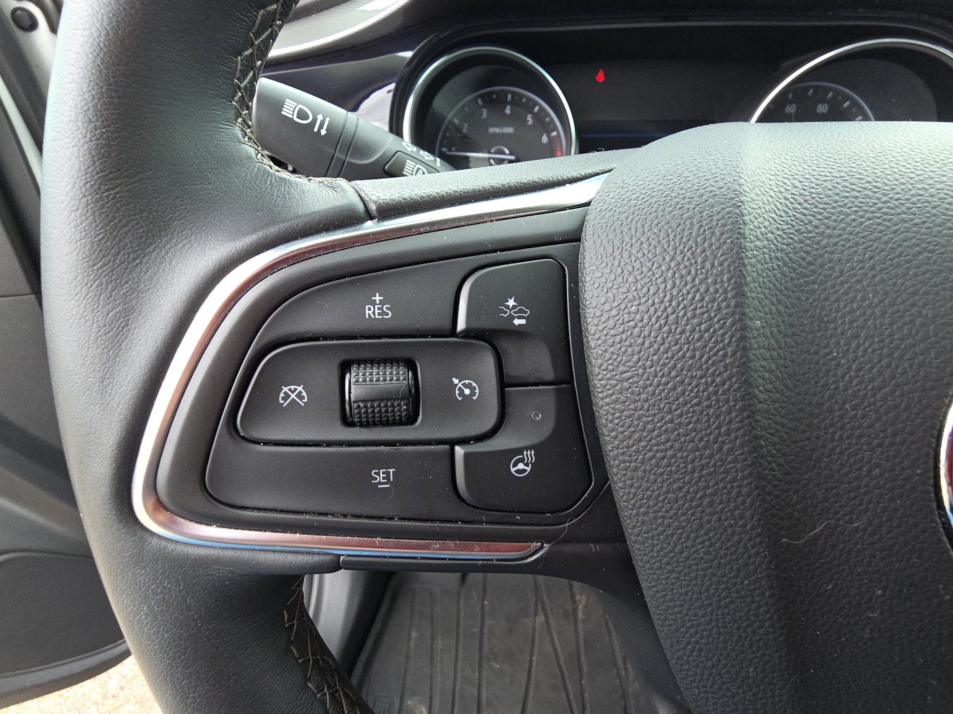 Certified 2022 Buick Encore GX Essence w/ Sport Touring Package image 18