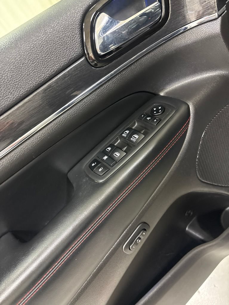 Used 2021 Jeep Grand Cherokee Trailhawk w/ Trailhawk Luxury Group AWD/4WD image 17
