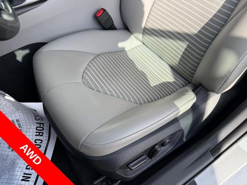 Used 2024 Toyota Camry SE AWD/4WD image 17