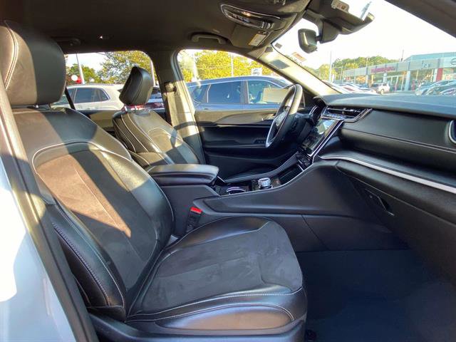 Used 2023 Jeep Grand Cherokee L Laredo image 9