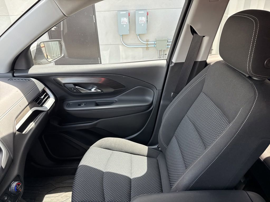 Used 2022 GMC Terrain SLE w/ Driver Convenience Package FWD image 15