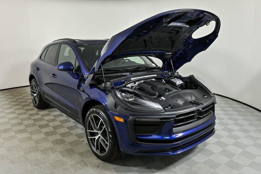 Used 2026 Porsche Macan AWD/4WD image 34