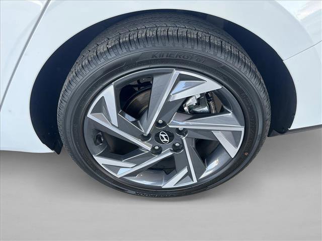 Used 2025 Hyundai Elantra SEL FWD image 24