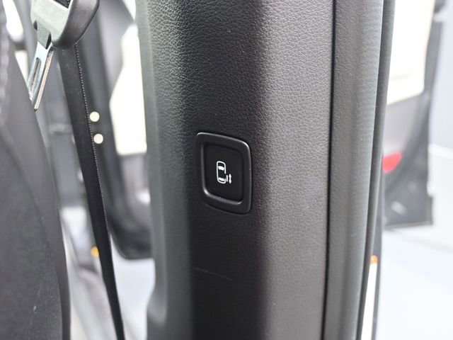 Used 2024 Kia Carnival LX image 31