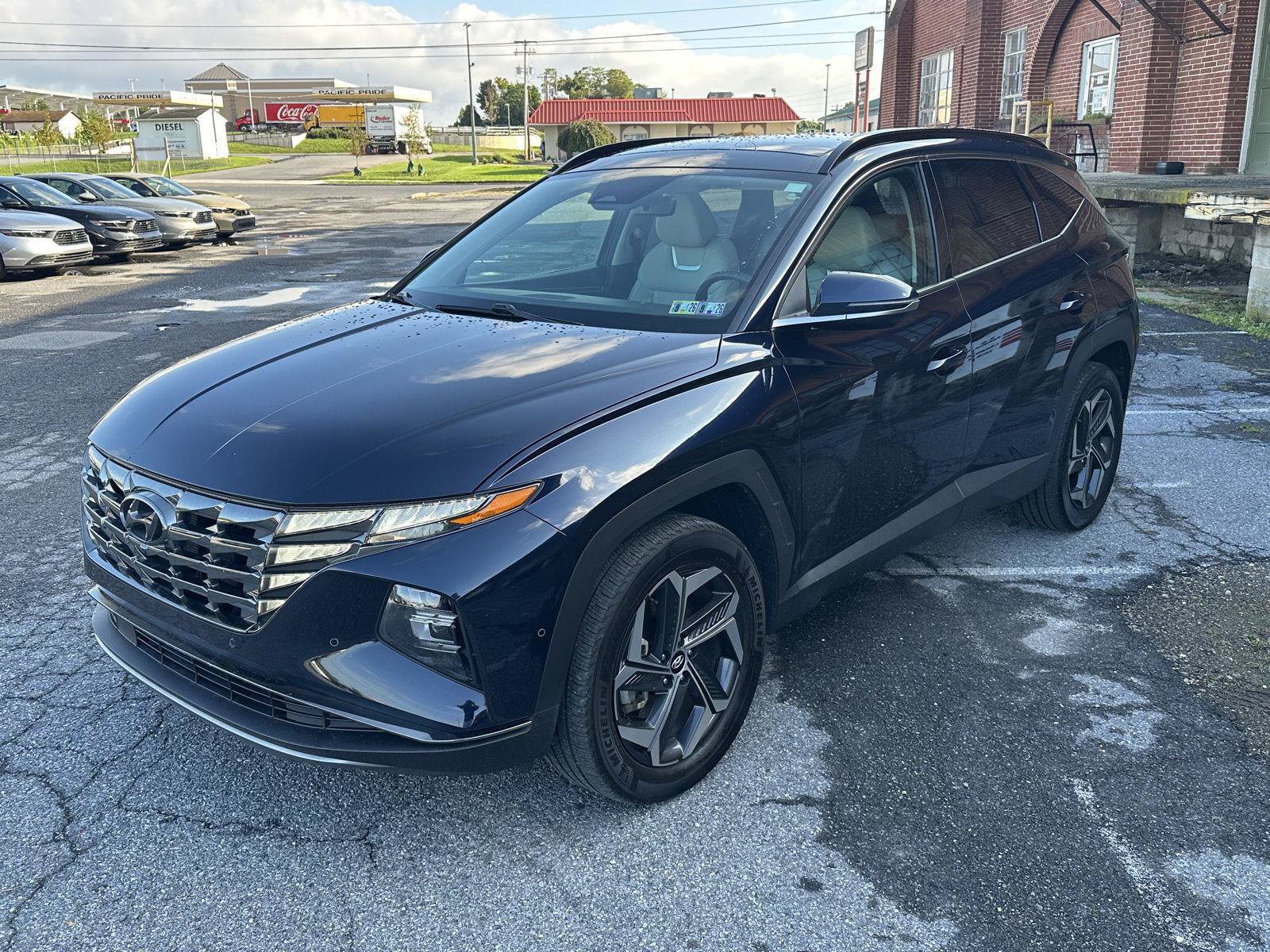 Certified 2023 Hyundai Tucson Limited AWD/4WD image 4