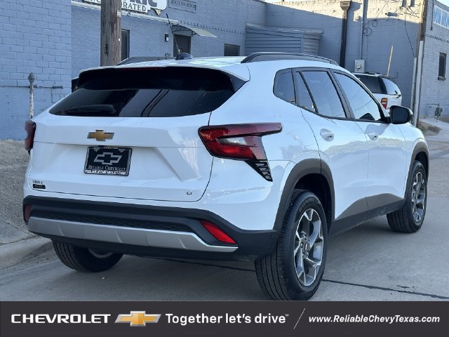 Used 2026 Chevrolet Trax LT FWD image 4