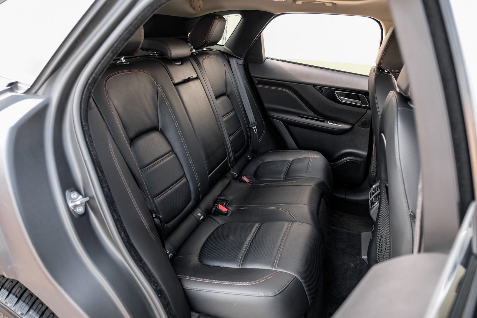 Used 2018 Jaguar F-PACE Prestige AWD/4WD image 32