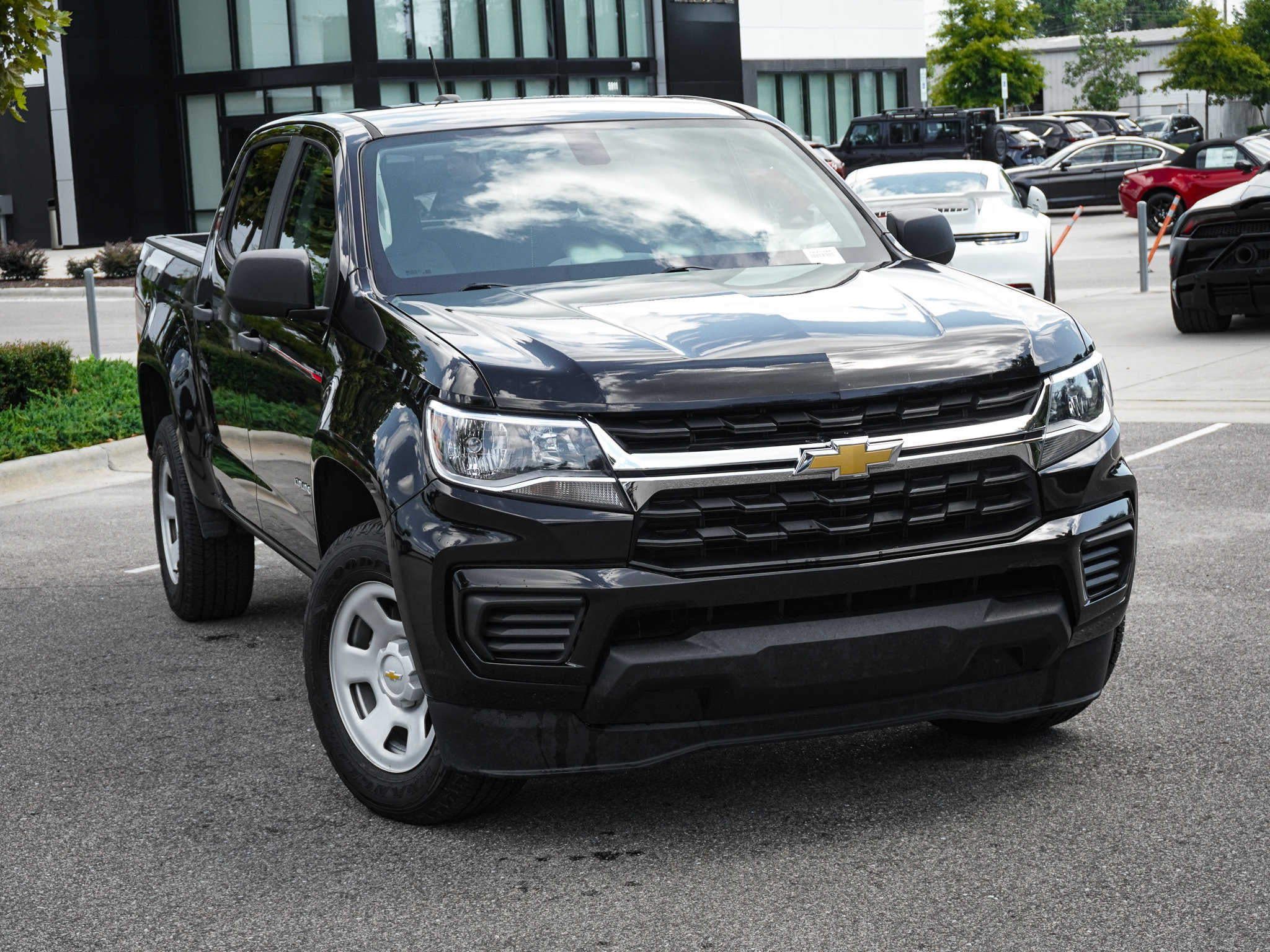 Used 2021 Chevrolet Colorado W/T RWD image 2
