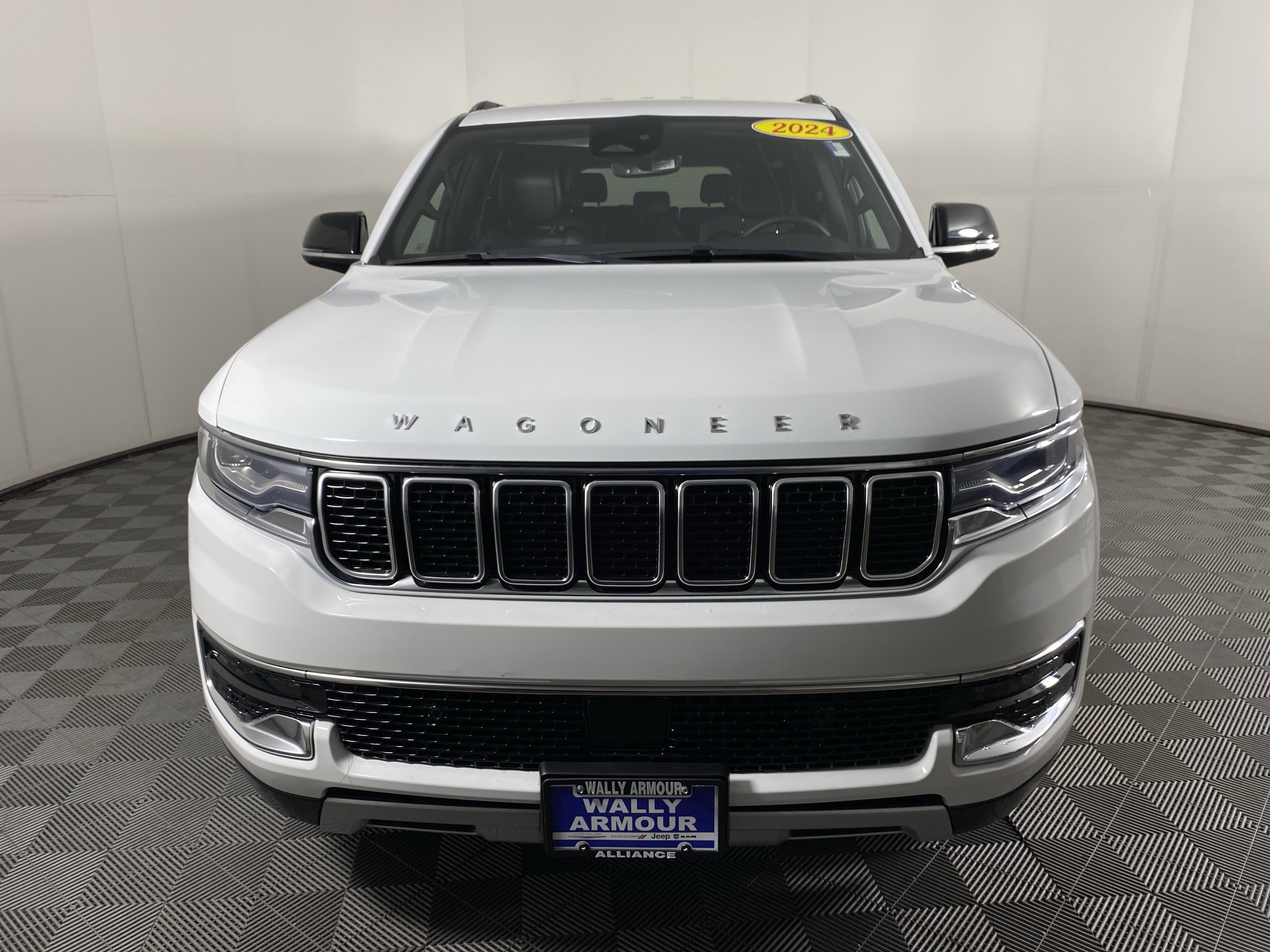 Used 2024 Jeep Wagoneer L Series II w/ Flexible Seating Group image 12