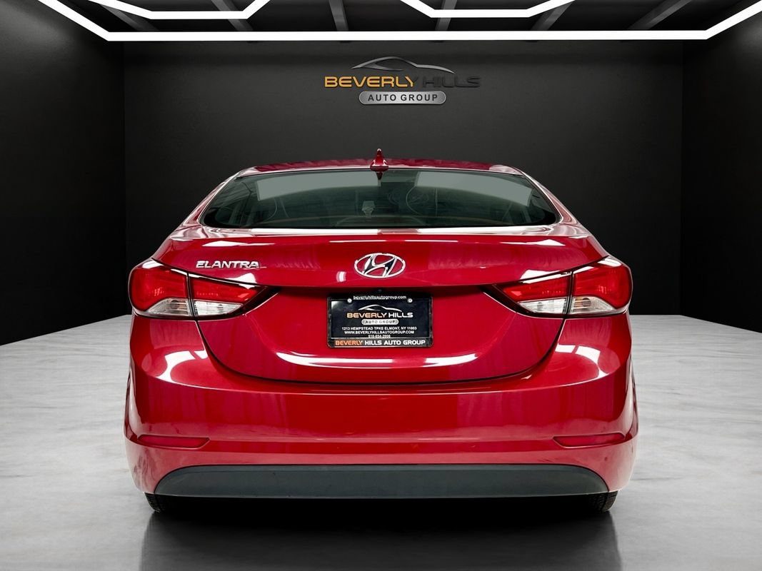 Used 2015 Hyundai Elantra SE w/ Option Group 03 FWD image 4