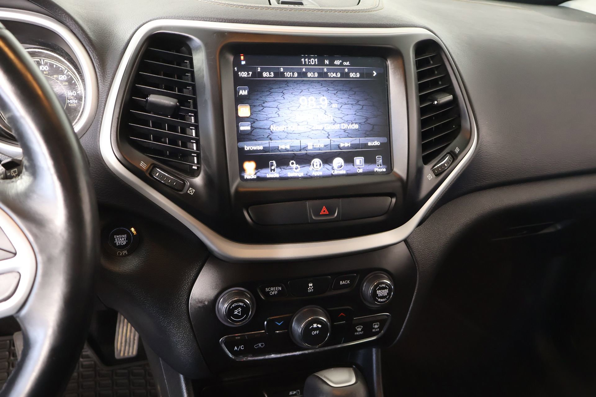 Used 2018 Jeep Cherokee Latitude Plus image 5