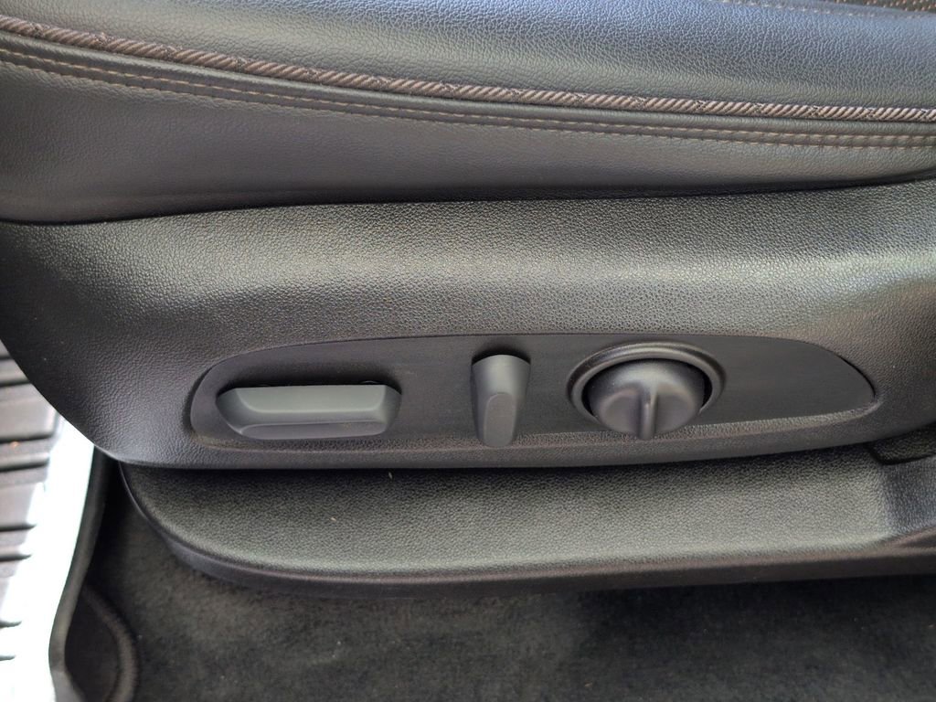 Used 2023 Chevrolet Traverse High Country image 16