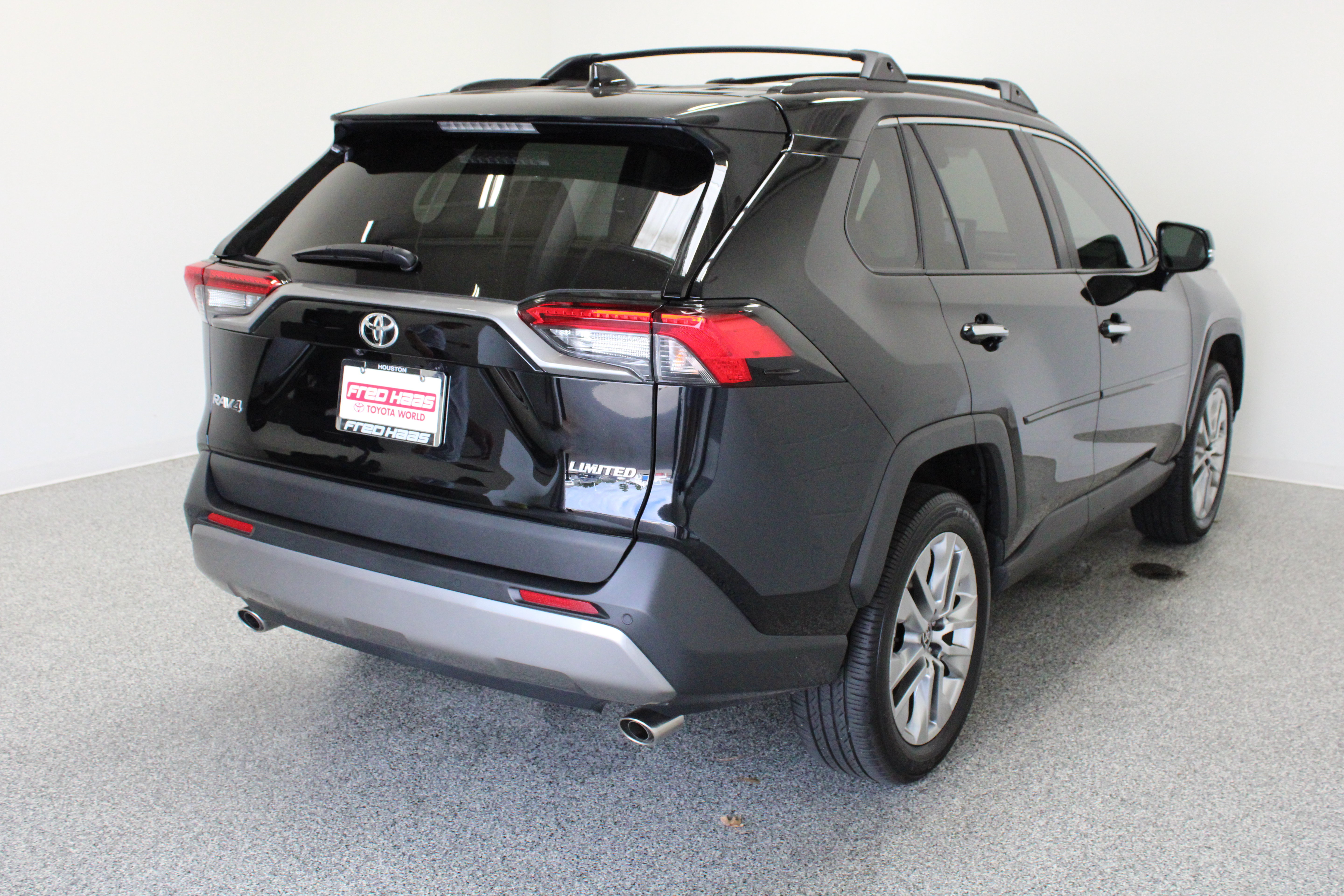 Used 2025 Toyota RAV4 Limited FWD image 7