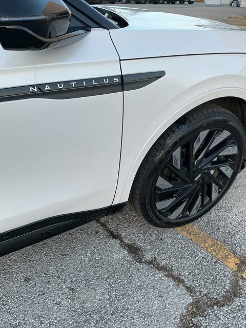 Used 2024 Lincoln Nautilus Reserve w/ Equipment Group 202A image 7