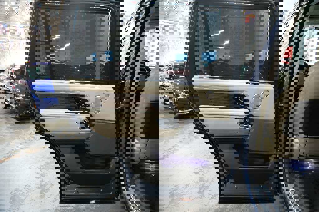 Used 2018 Land Rover Range Rover Long Wheelbase Supercharged image 25