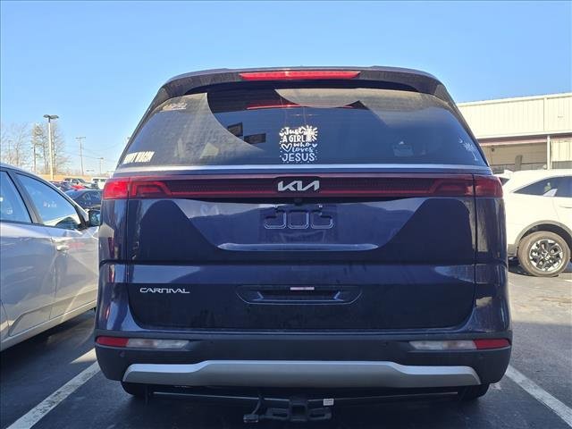 Used 2024 Kia Carnival LX image 3
