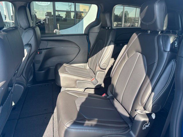 New 2027 Chrysler Pacifica Select FWD image 16