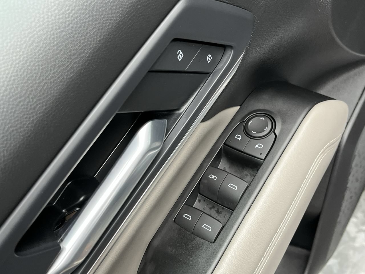 Certified 2025 GMC Terrain Elevation AWD/4WD image 8