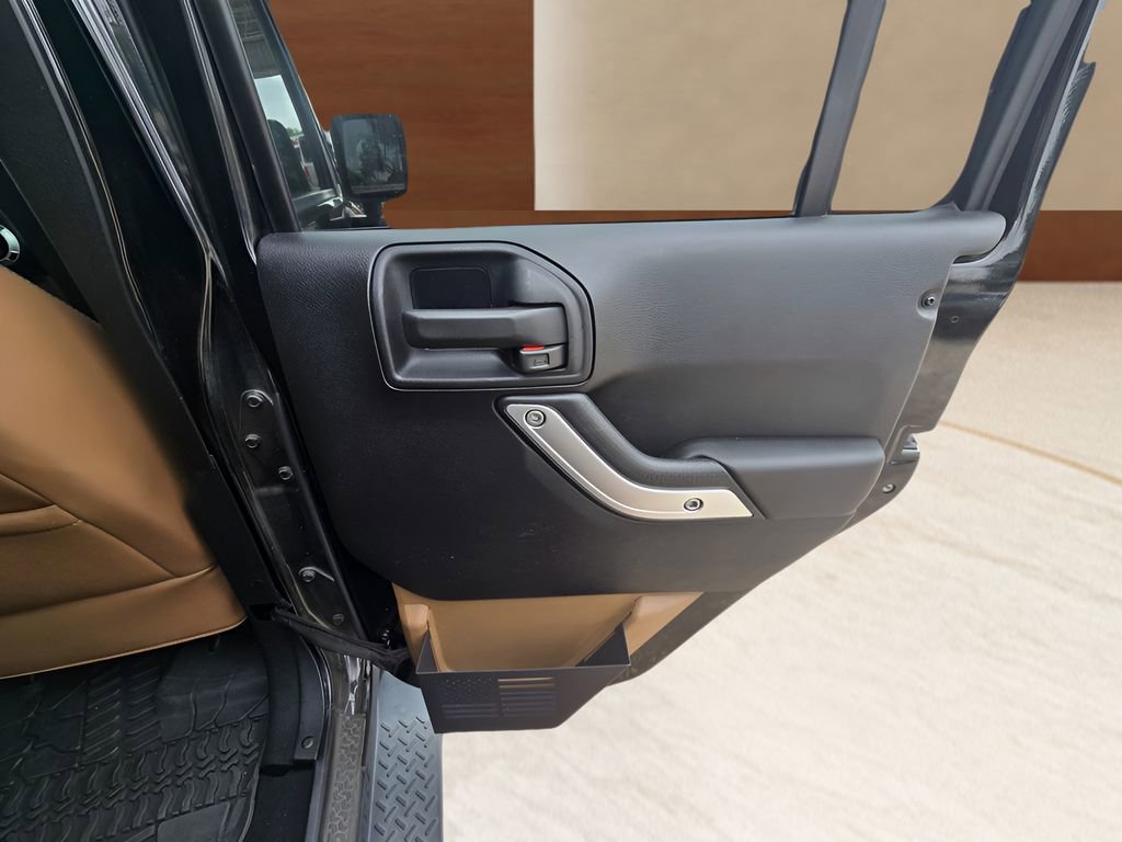 Used 2013 Jeep Wrangler Unlimited Sahara w/ Connectivity Group image 41