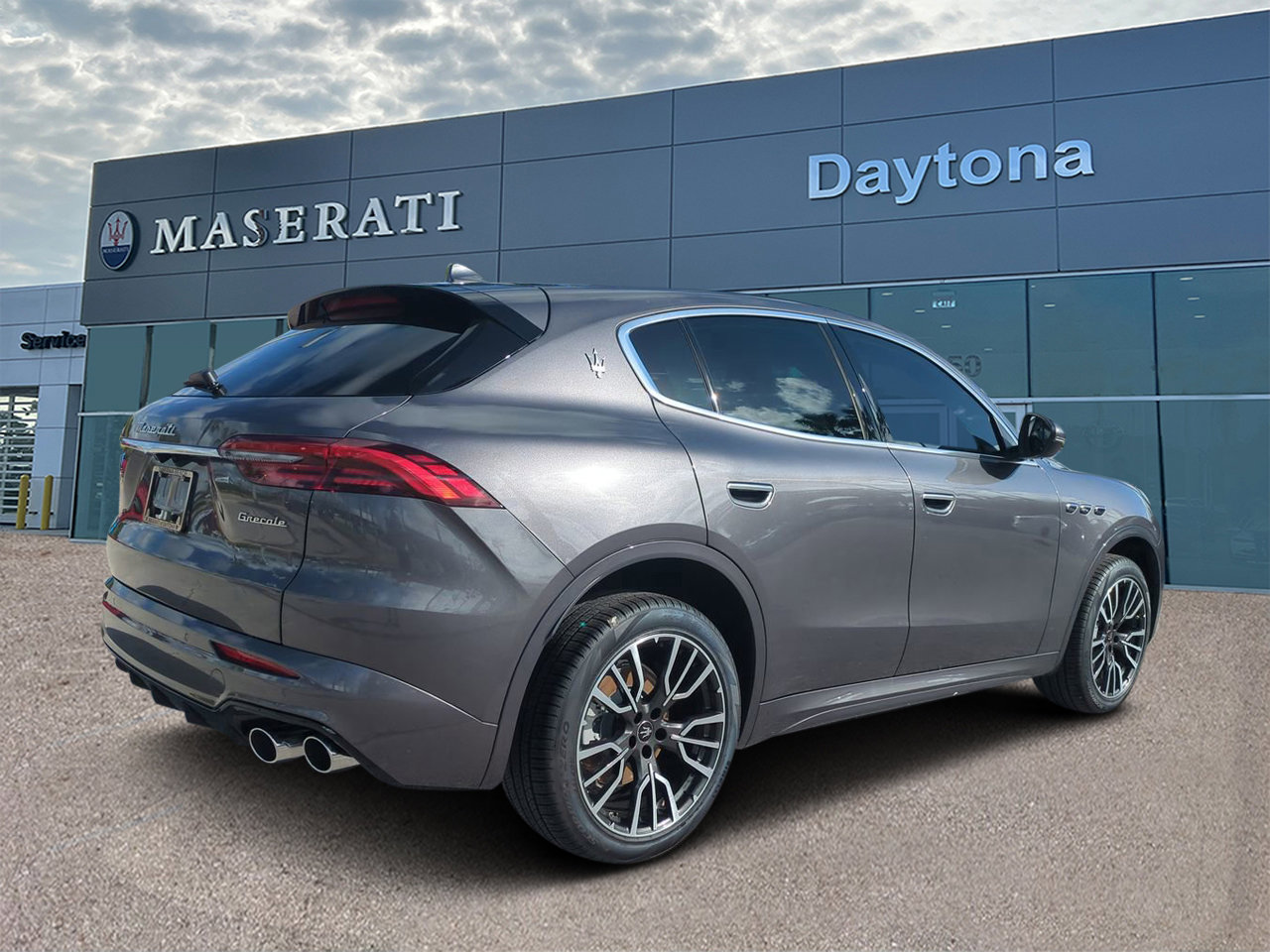 New 2025 Maserati Grecale GT image 3