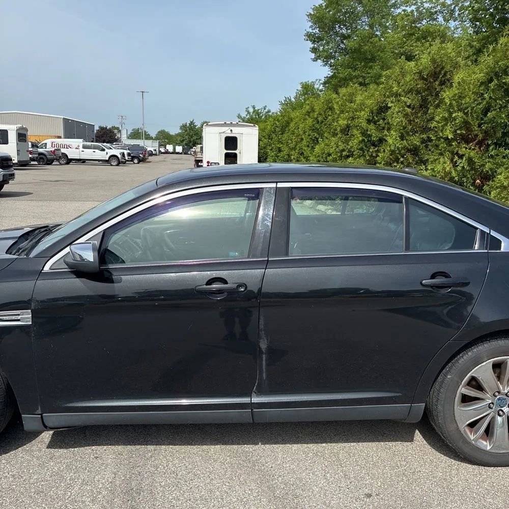 Used 2010 Ford Taurus Limited AWD/4WD image 4