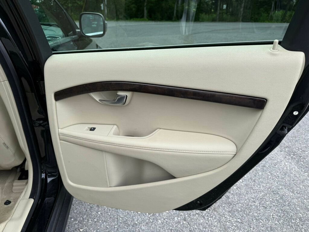 Used 2016 Volvo XC70 T5 Premier w/ Proximity Package image 46