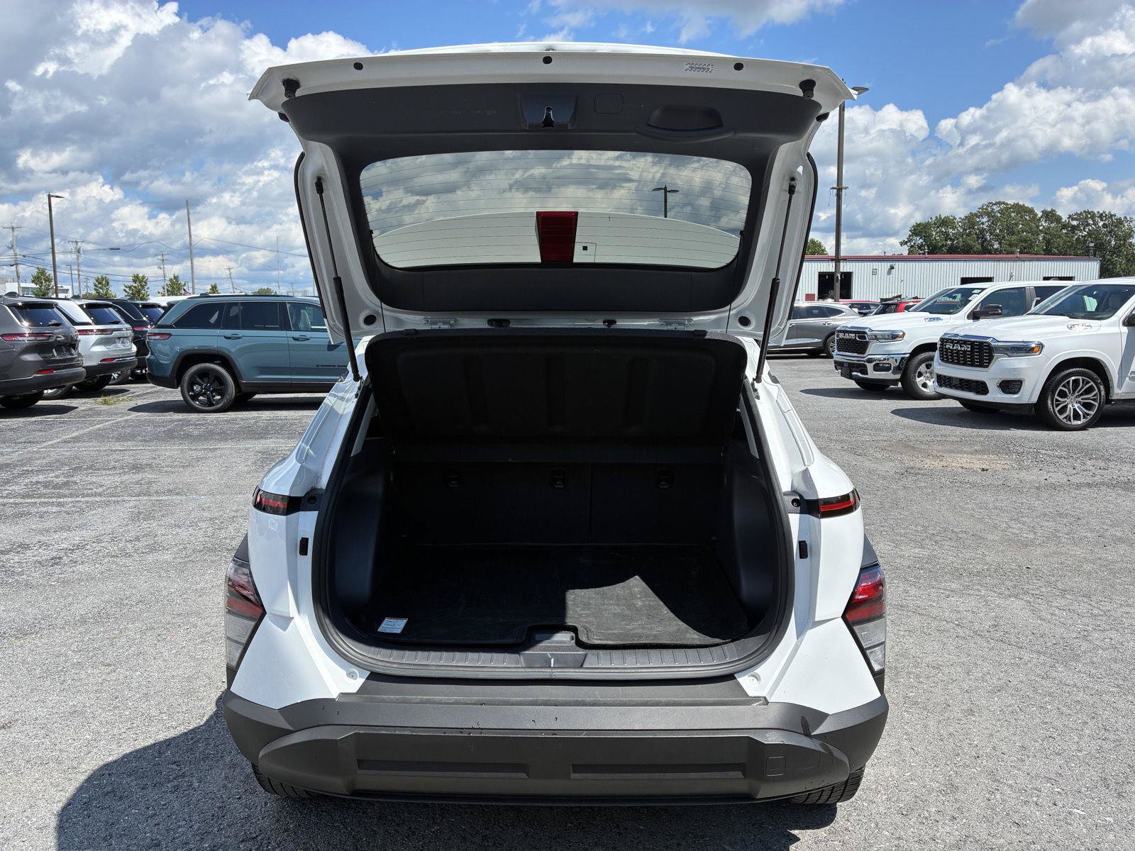 Used 2024 Hyundai Kona SEL w/ Convenience Package FWD image 9