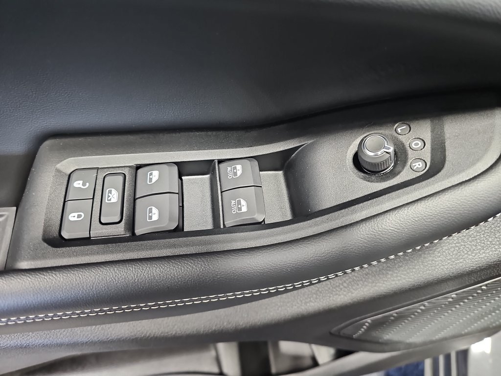 Used 2023 Jeep Grand Cherokee Altitude AWD/4WD image 37