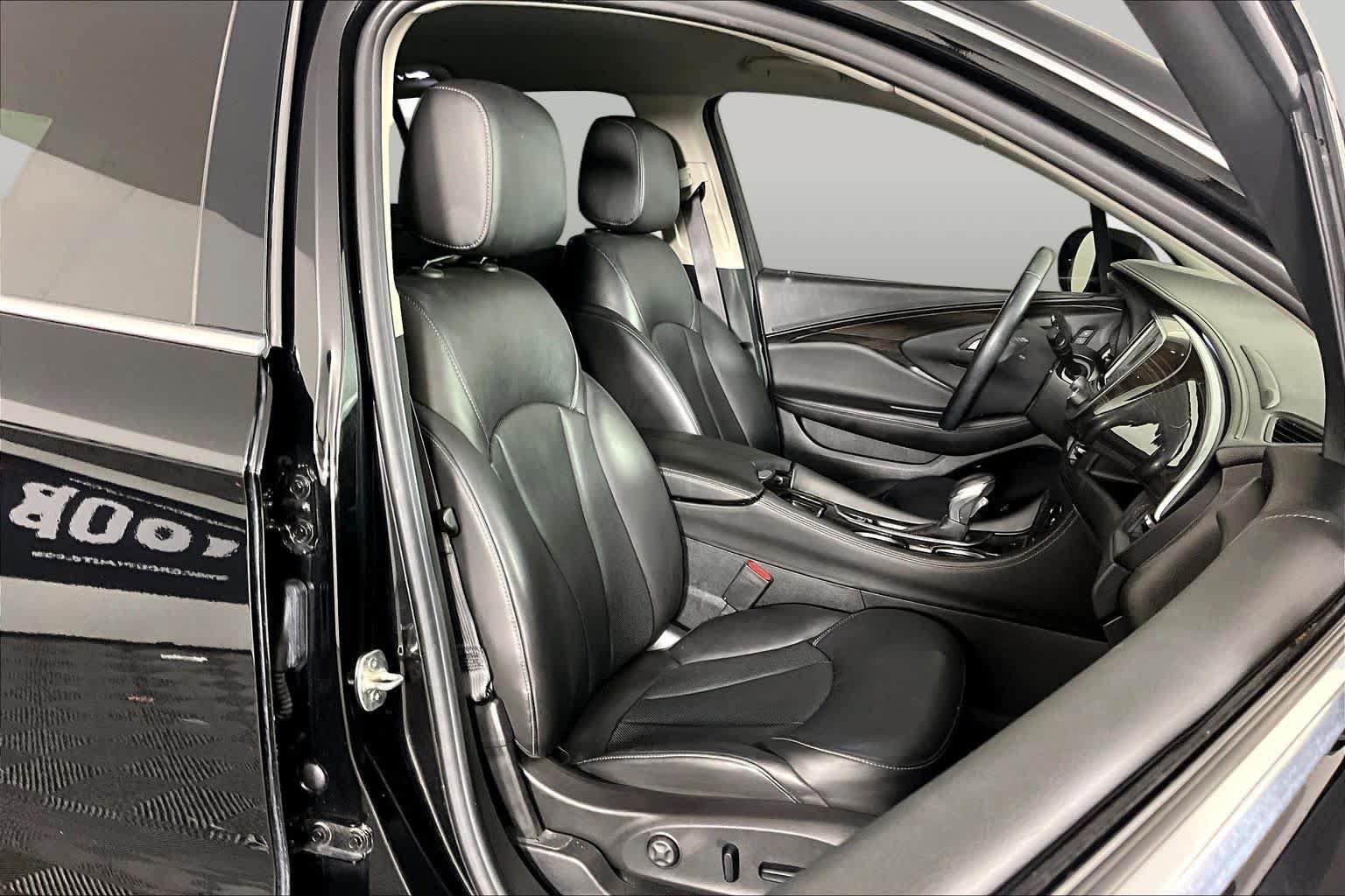 Used 2020 Buick Envision Essence FWD image 9