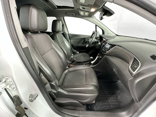 Used 2020 Chevrolet Trax LT w/ LT Convenience Package AWD/4WD image 28