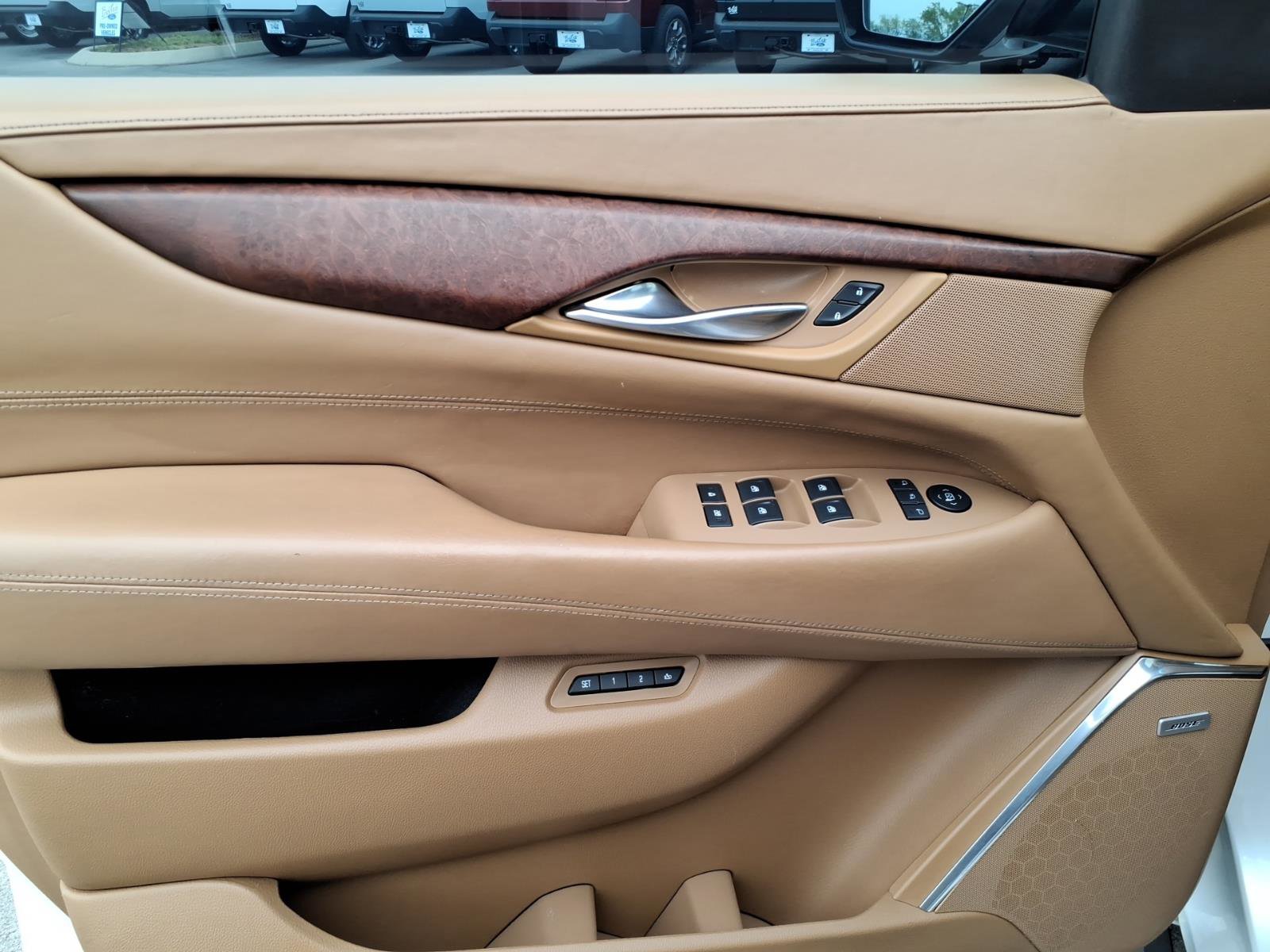 Used 2016 Cadillac Escalade Platinum AWD/4WD image 11