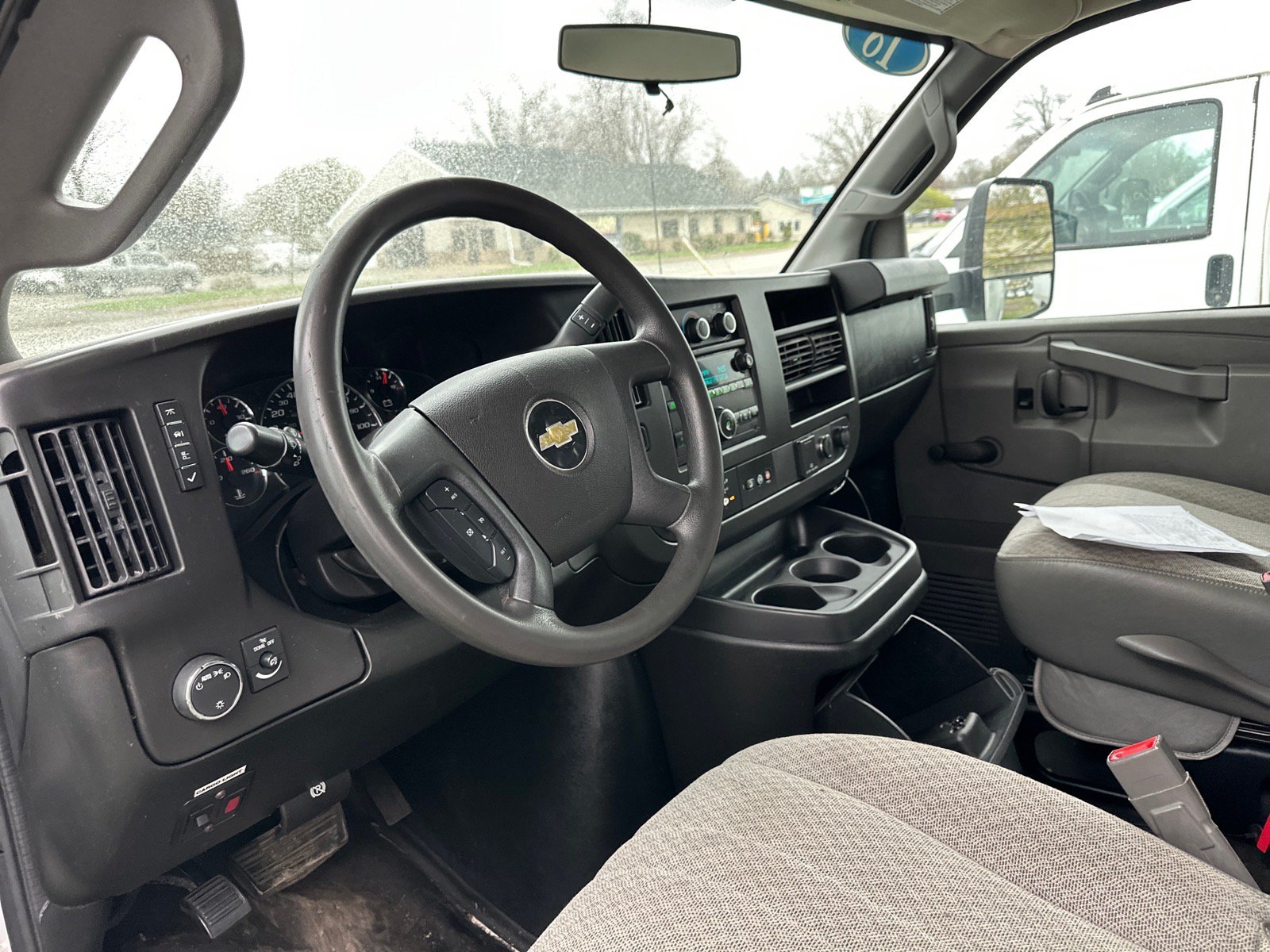 Used 2018 Chevrolet Express 4500 Extended w/ Driver Convenience Package RWD image 8