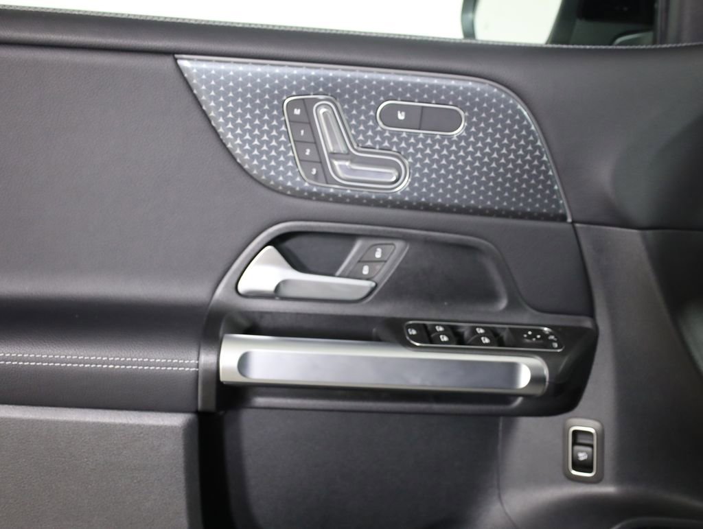Certified 2025 Mercedes-Benz GLB 250 4MATIC image 10