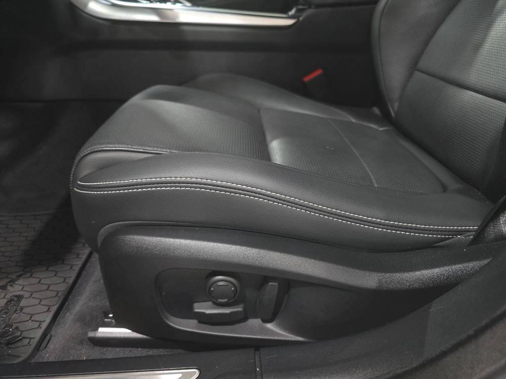 Used 2023 Jaguar XF R-Dynamic SE AWD/4WD image 26