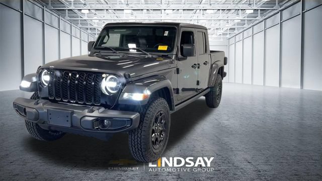 Used 2023 Jeep Gladiator Sport AWD/4WD image 5