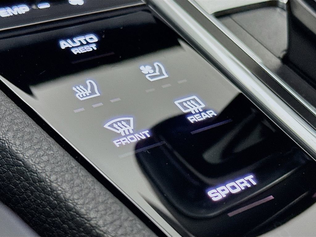 Certified 2023 Porsche Cayenne Platinum Edition image 22