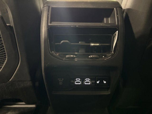 Used 2023 Jeep Grand Cherokee Limited image 31