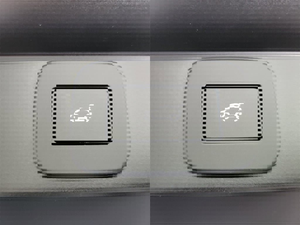 New 2024 Land Rover Range Rover SV image 32