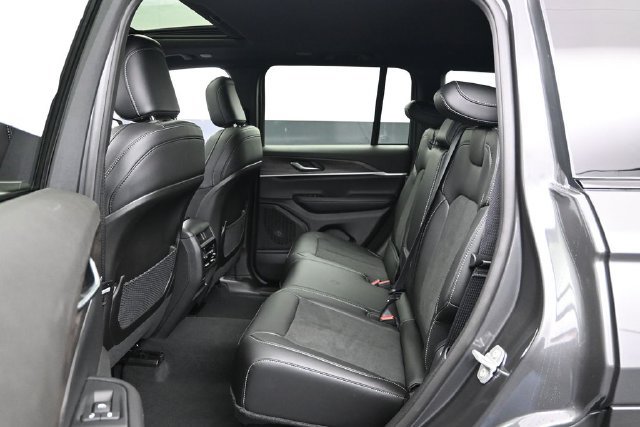 New 2026 Jeep Grand Cherokee Altitude AWD/4WD image 19