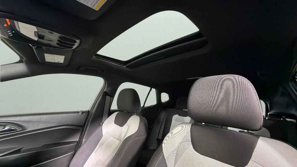 Certified 2024 Chevrolet Trax RS w/ Sunroof Package FWD image 28