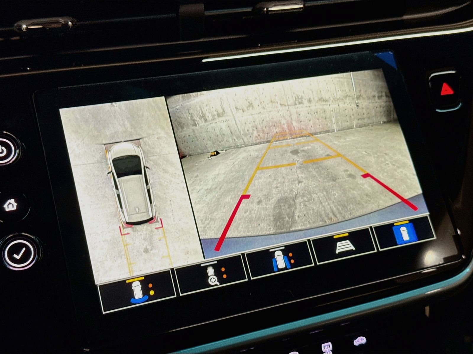 Used 2023 Chevrolet Bolt LT w/ Infotainment Package FWD image 17
