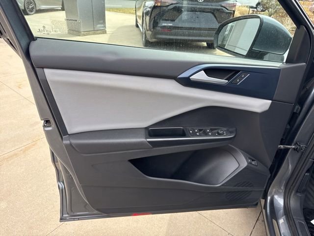 Used 2022 Volkswagen Taos SE w/ Panoramic Sunroof Package FWD image 23