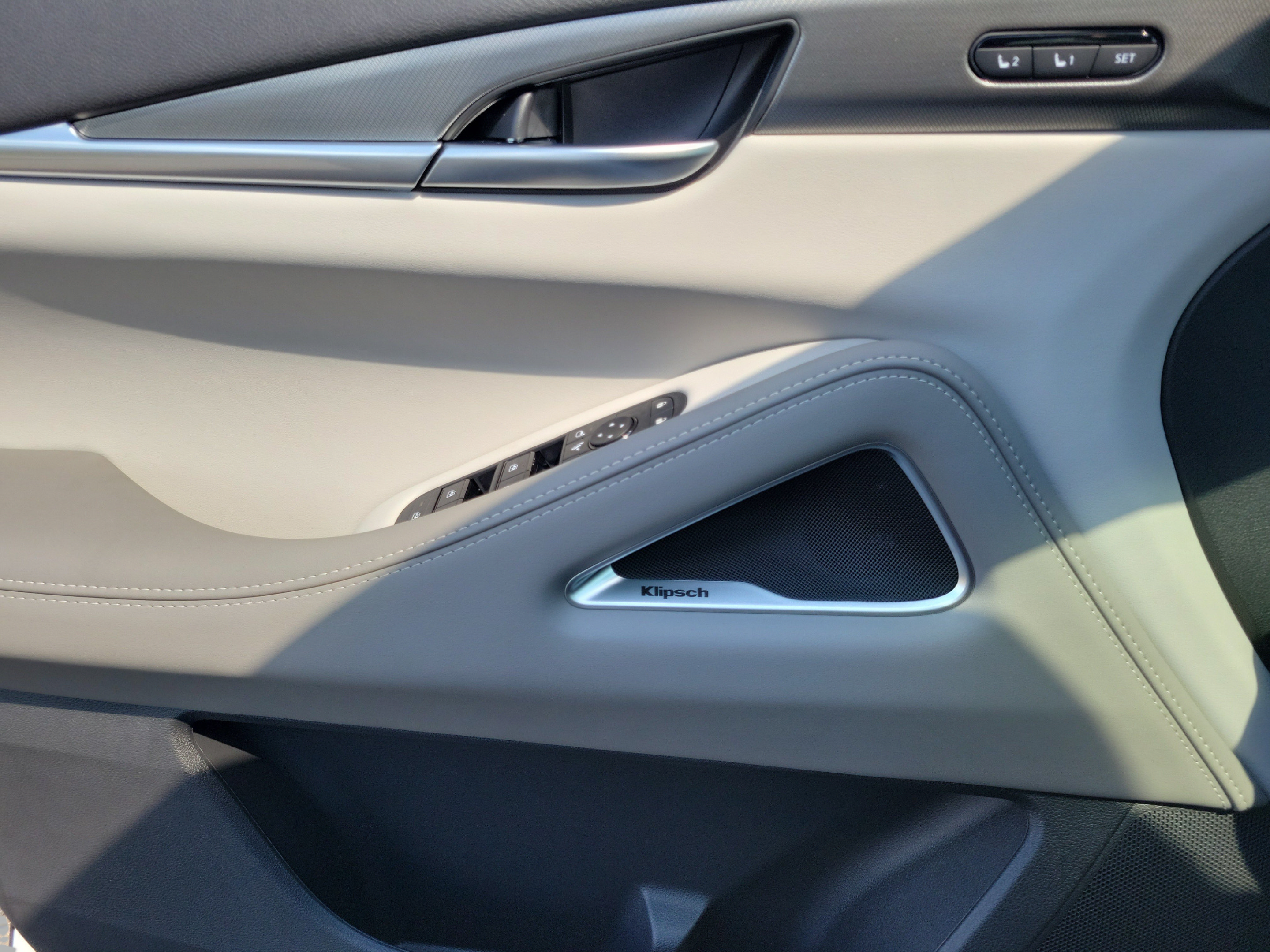 New 2027 INFINITI QX60 Luxe w/ Cargo Package FWD image 19