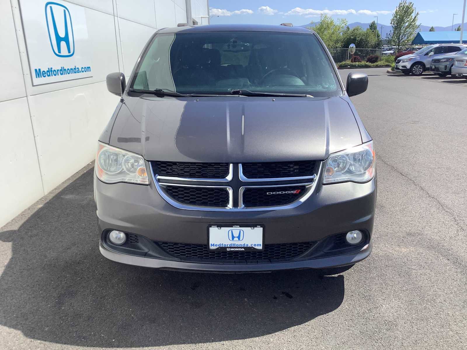 Used 2017 Dodge Grand Caravan SXT FWD image 6