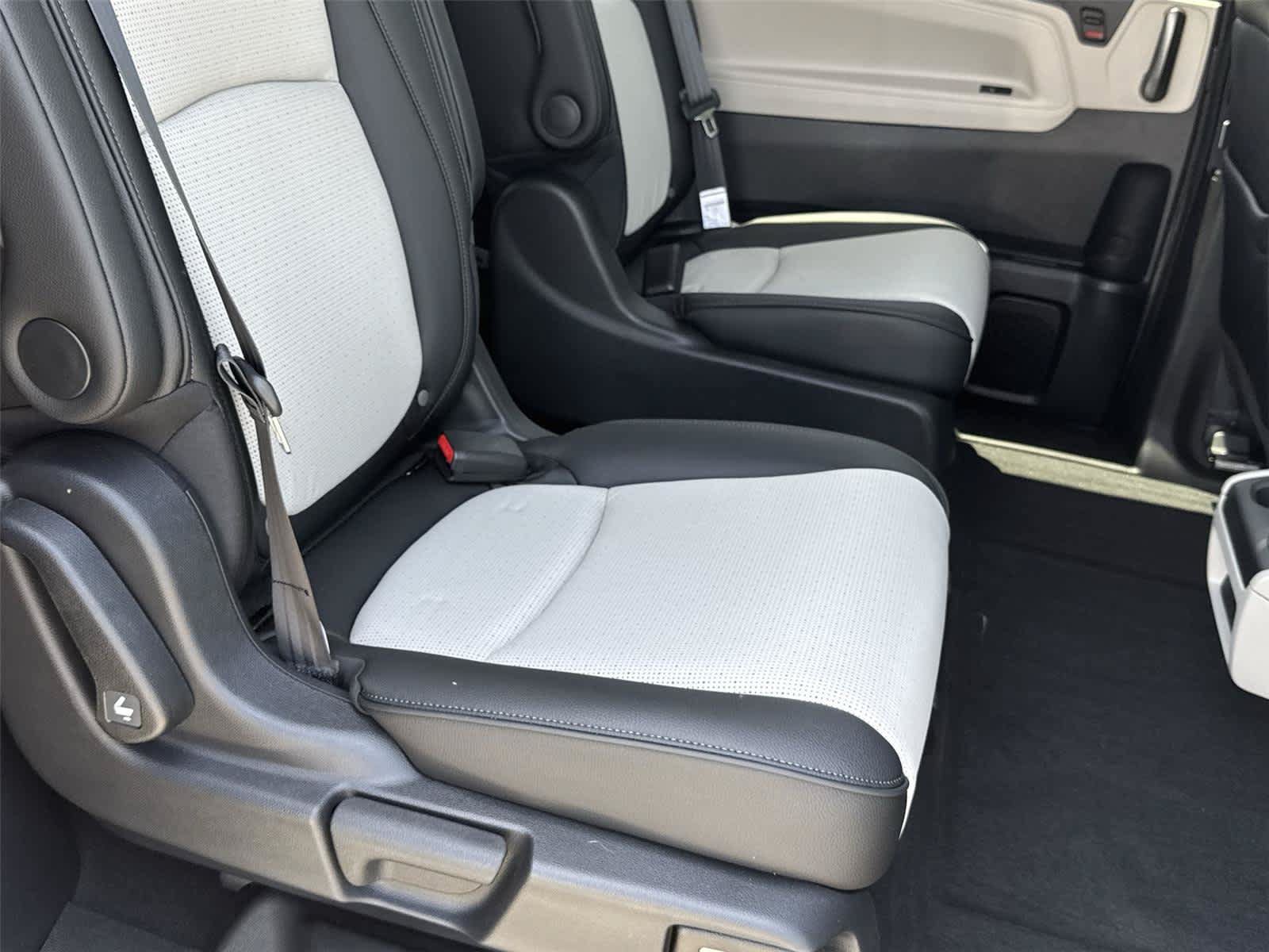 Used 2026 Honda Odyssey Elite image 16